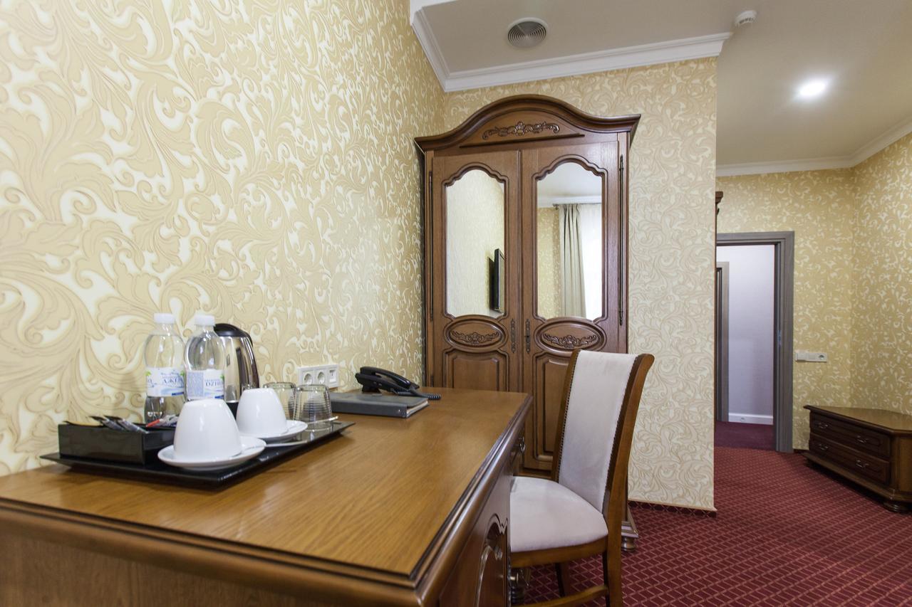 West Park Hotel Sofiivska Borshchahivka Kültér fotó