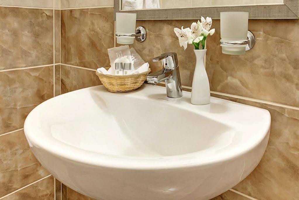 West Park Hotel Sofiivska Borshchahivka Kültér fotó