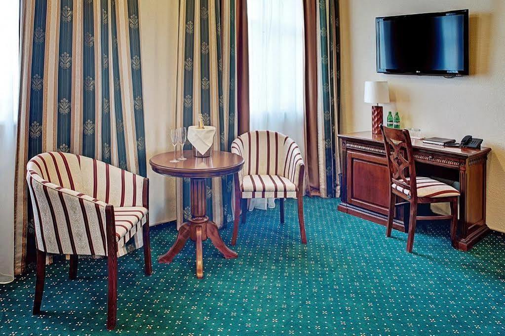 West Park Hotel Sofiivska Borshchahivka Kültér fotó