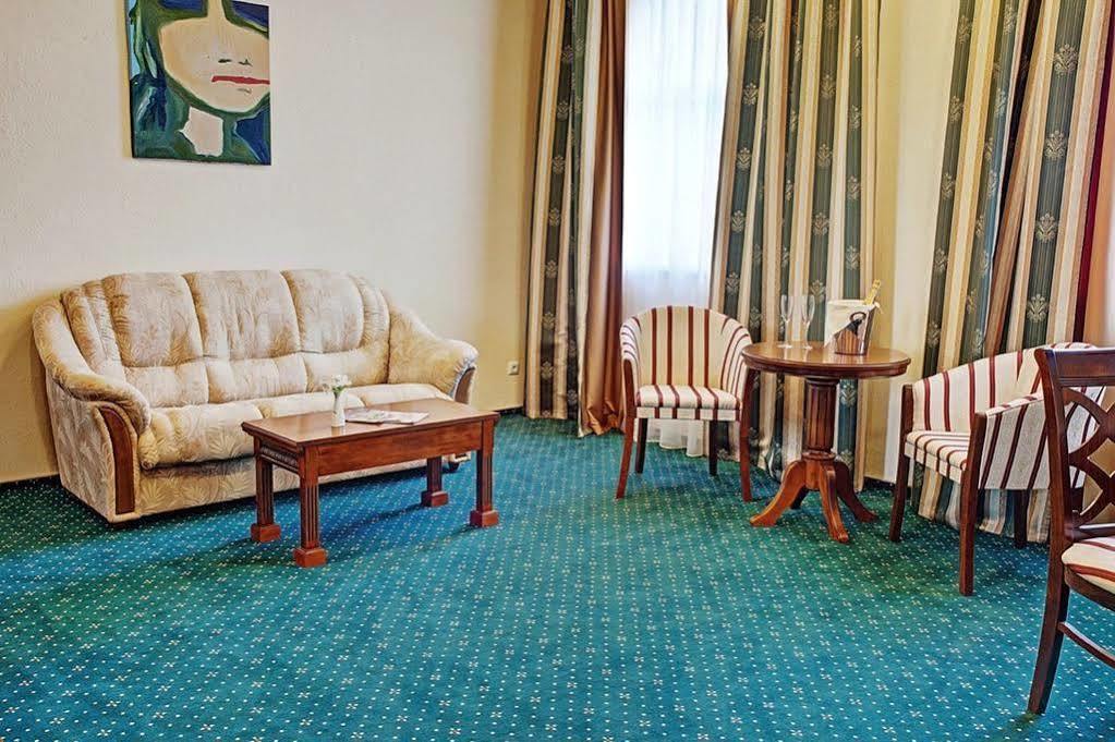 West Park Hotel Sofiivska Borshchahivka Kültér fotó