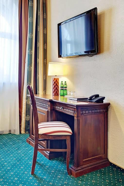 West Park Hotel Sofiivska Borshchahivka Kültér fotó