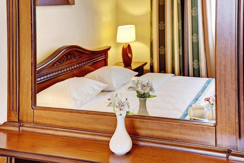 West Park Hotel Sofiivska Borshchahivka Kültér fotó