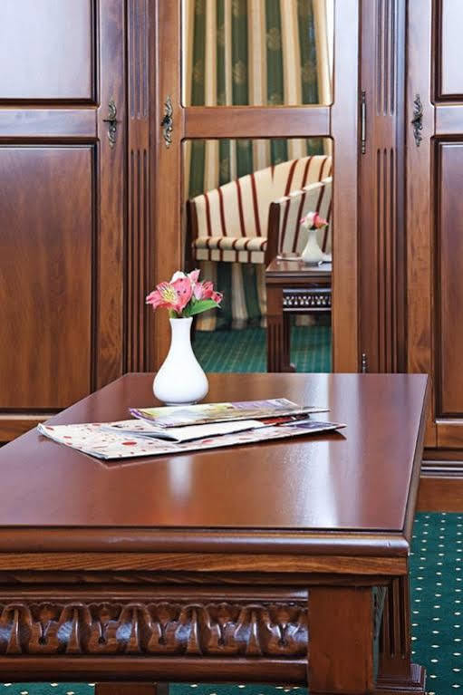 West Park Hotel Sofiivska Borshchahivka Kültér fotó
