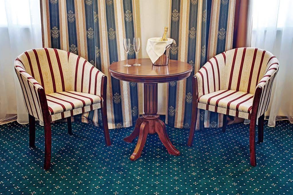 West Park Hotel Sofiivska Borshchahivka Kültér fotó
